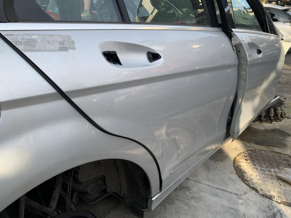 Porta trás direita MERCEDES-BENZ Classe C (W204) Imagem-1