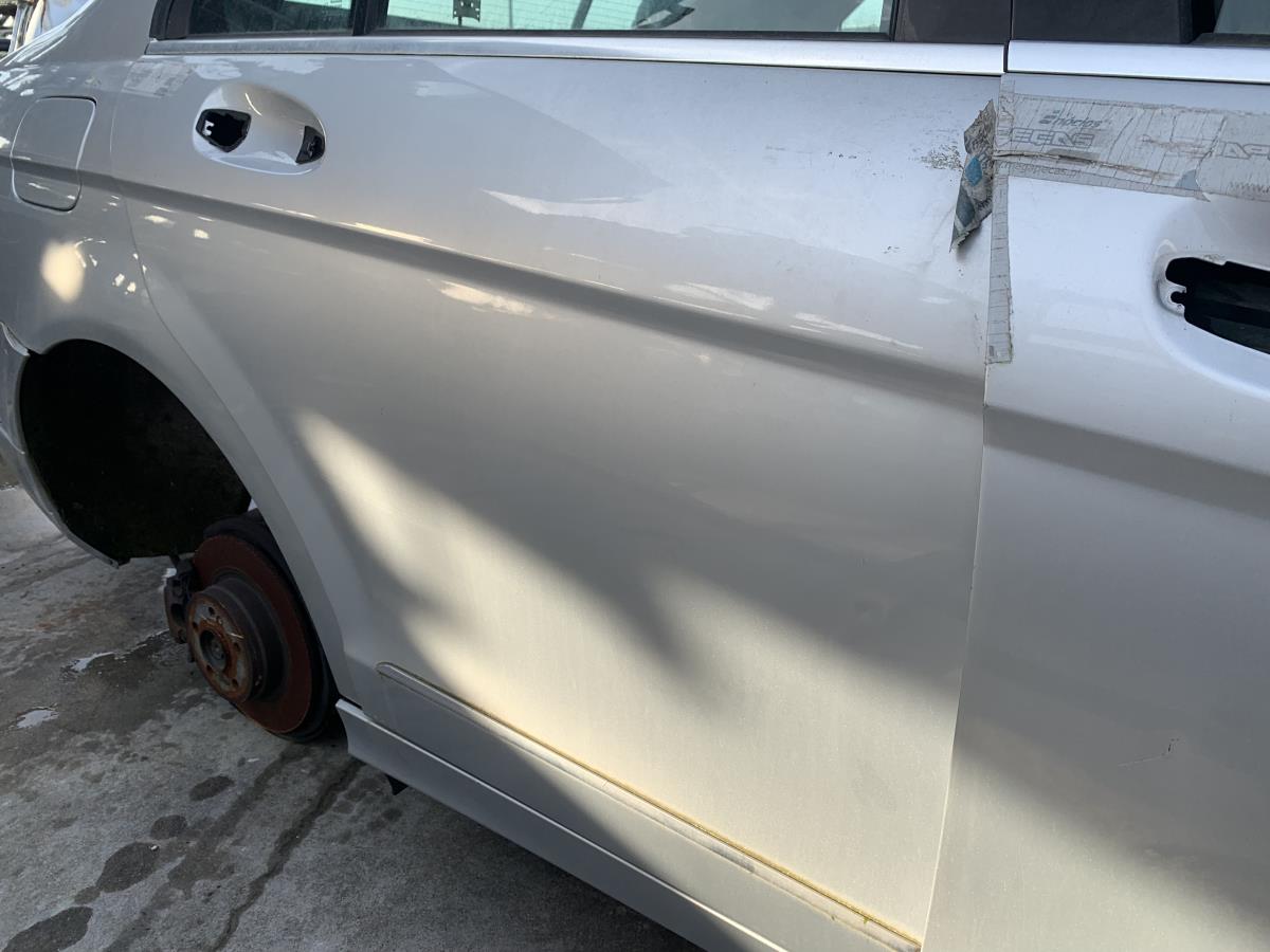 Porta trás direita MERCEDES-BENZ Classe C (W204) Imagem-2