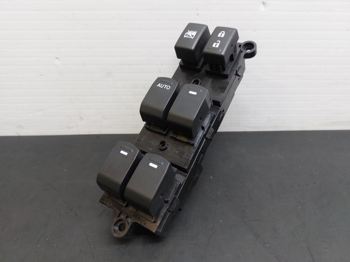 Comando / botão / interruptor vidros frente esquerdo SUZUKI SX4 S-Cross (JY)