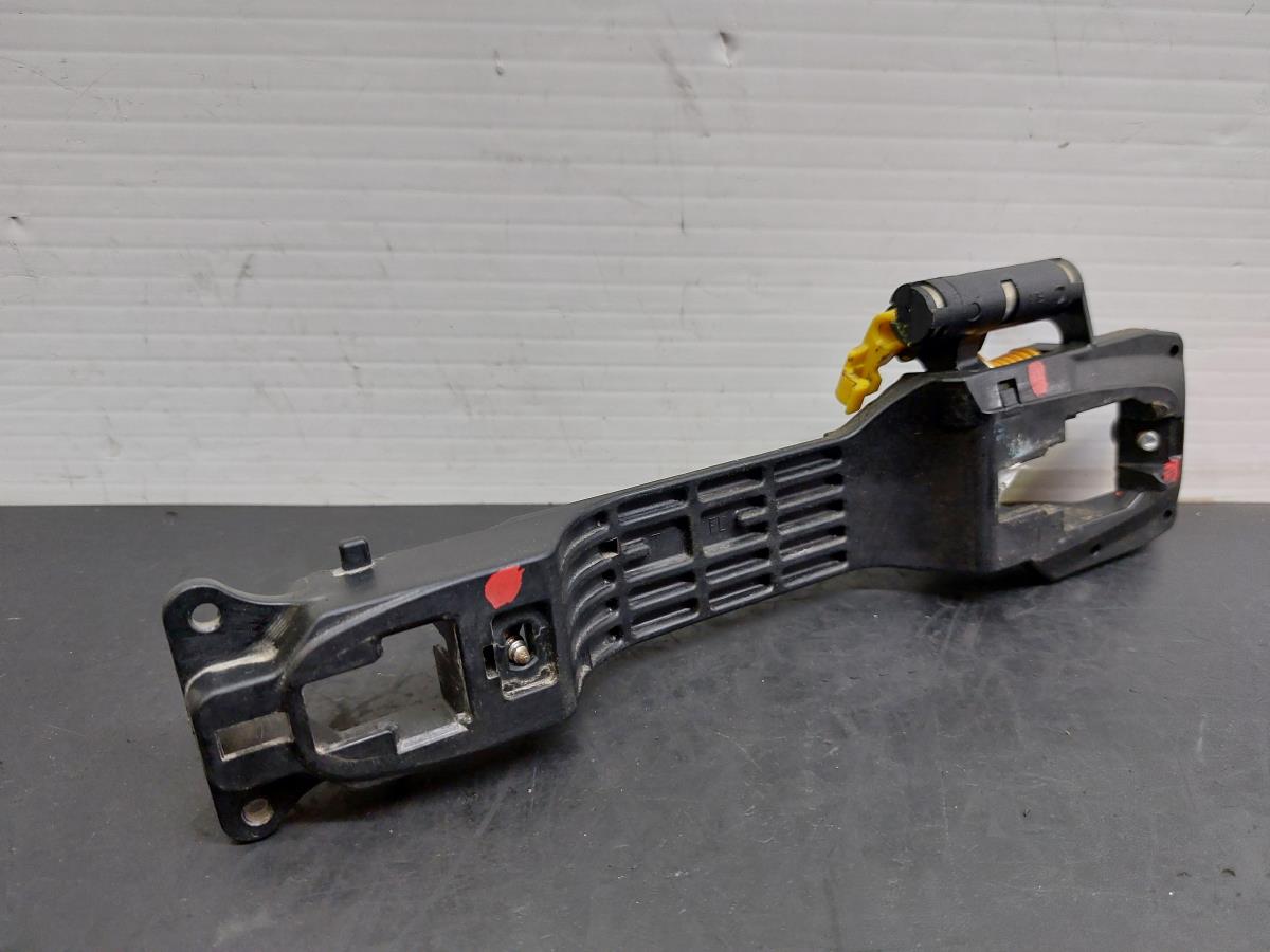 Suporte puxador porta frente esquerdo SUZUKI SX4 S-Cross (JY)