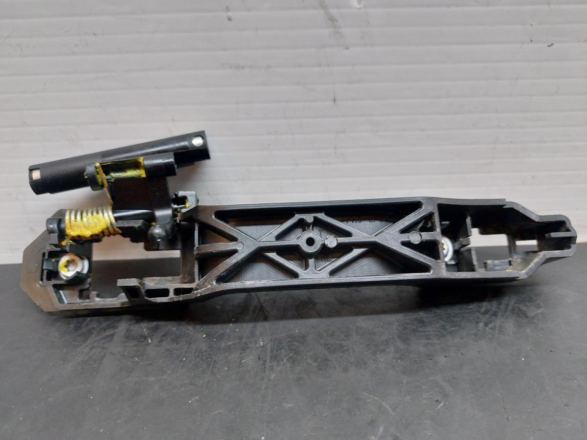 Suporte puxador porta trás esquerdo SUZUKI SX4 S-Cross (JY) Imagem-2