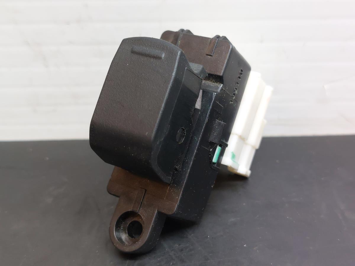 Comando / botão / interruptor vidros frente direito SUZUKI SX4 S-Cross (JY)