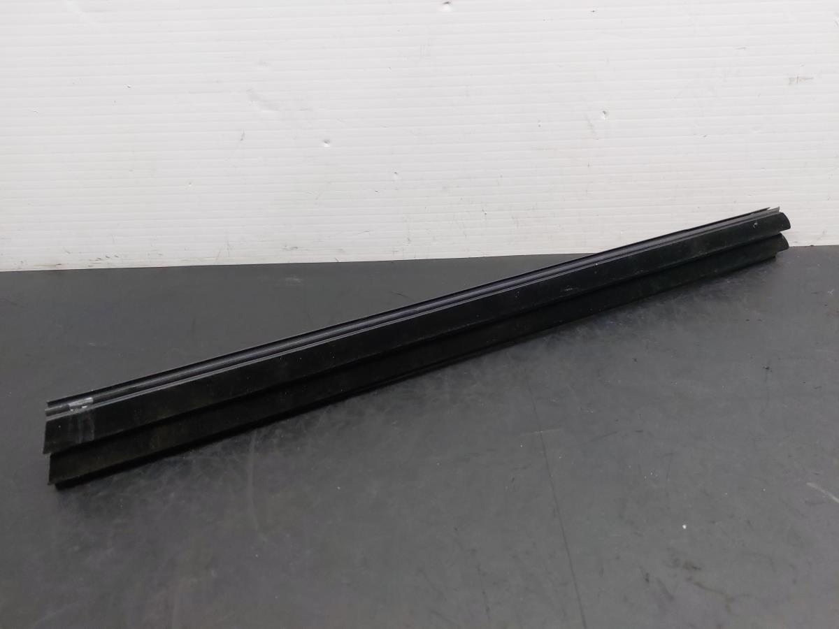 Friso da porta trás esquerdo SUZUKI SX4 S-Cross (JY) | 2013 - 2025