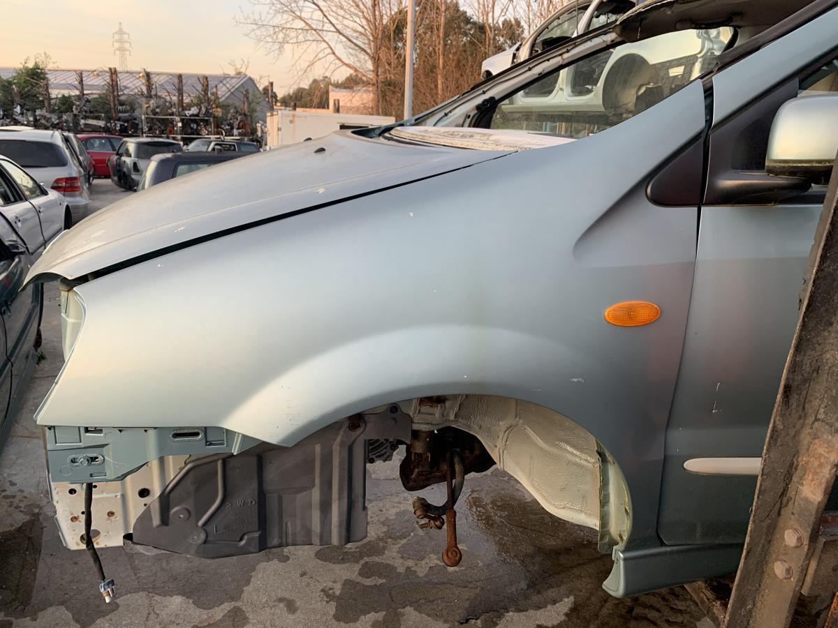 Guarda-lamas esquerdo NISSAN Almera Tino (V10)