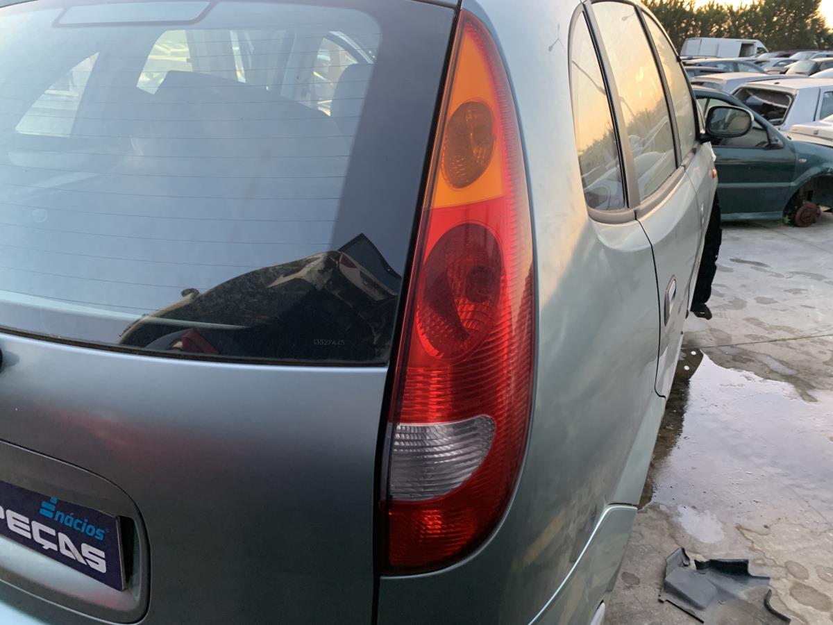 Farolim direito NISSAN Almera Tino (V10)