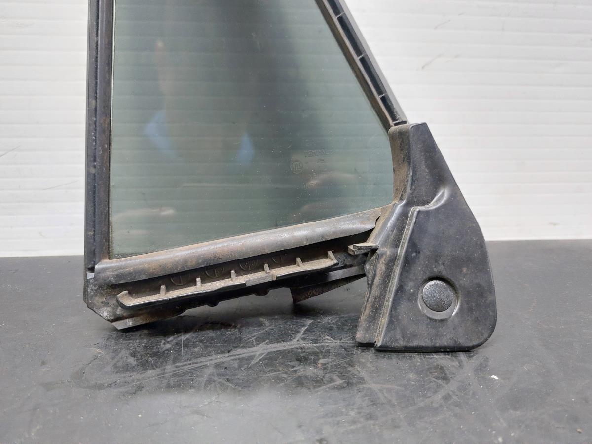 Vidro triangular da porta trás direito MAZDA 3 (BL) Imagem-3