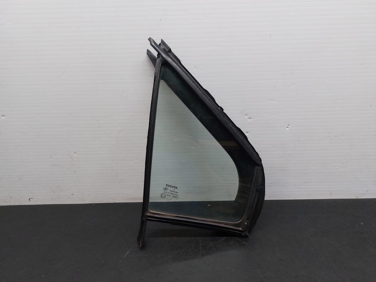 Vidro triangular frente direito TOYOTA Yaris (_P13_)