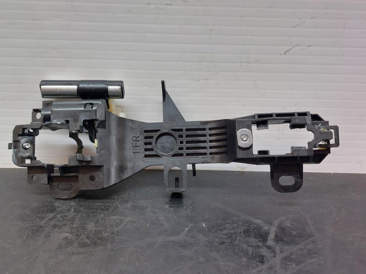 Soporte Manija puerta Delantera Derecha TOYOTA Yaris (_P13_)