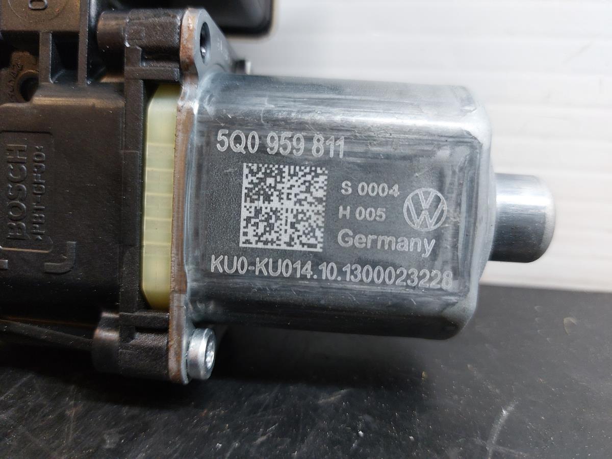 Motore alzacristallo posteriore sinistro AUDI A3 Sportback (8VA, 8VF) Imagem-4