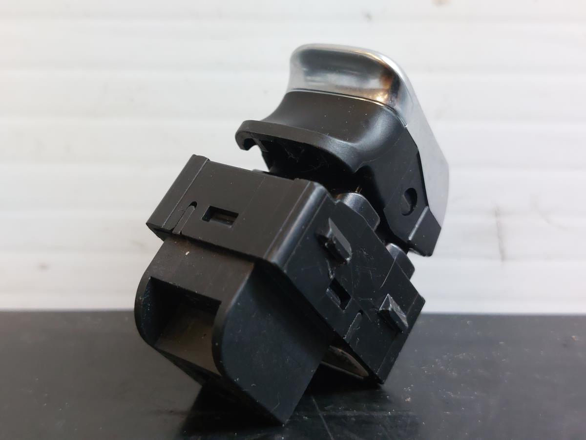 Commande / interrupteur lève-vitre Avant Droite AUDI A3 Sportback (8VA, 8VF) Imagem-1