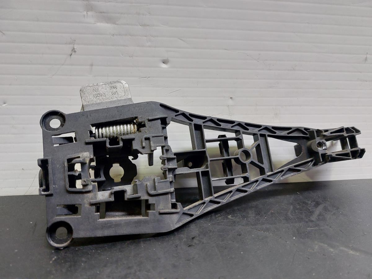 Supporto maniglia porta anteriore destra OPEL Corsa D