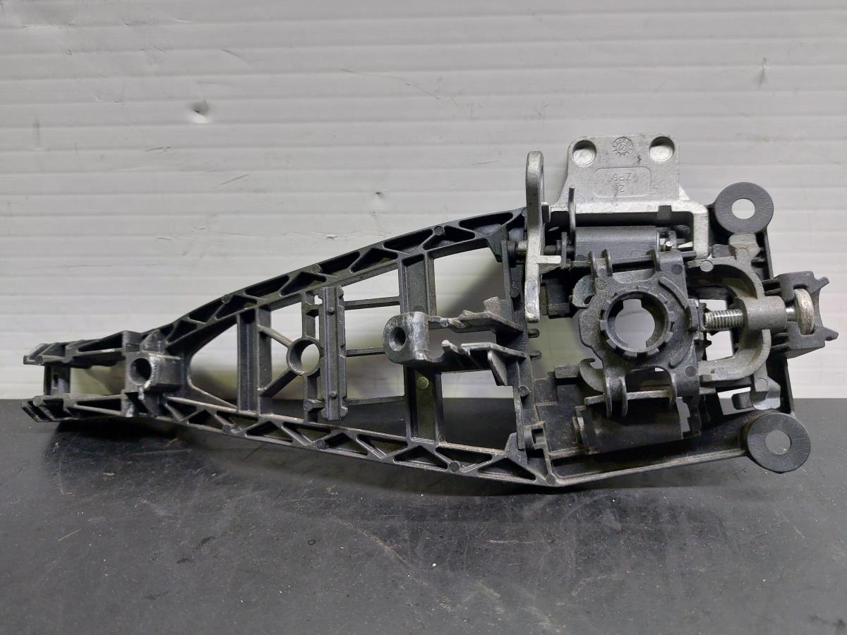 Right front door handle support OPEL Corsa D Imagem-4