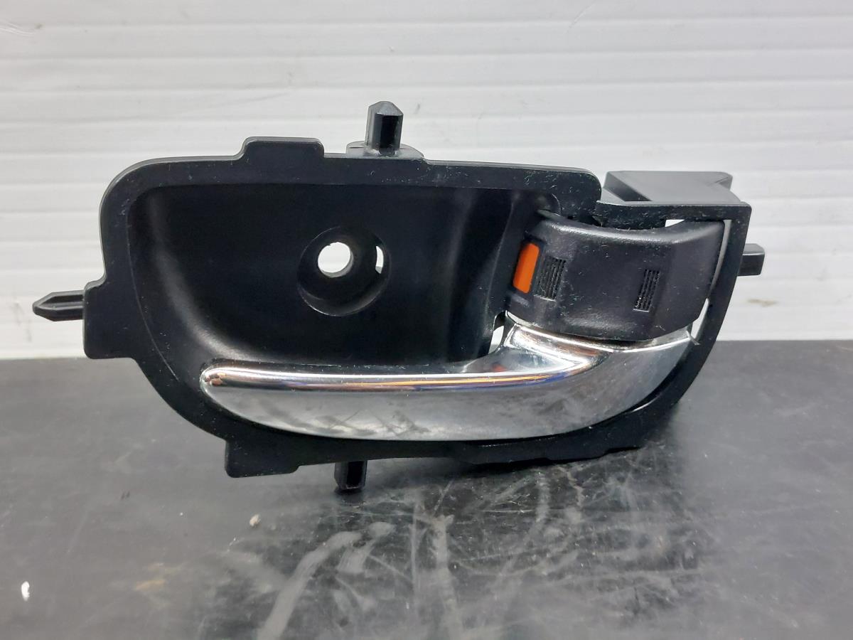 Right front interior door handle TOYOTA Yaris (_P13_) Imagem-1