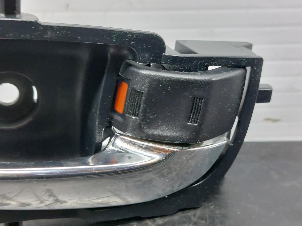 Right front interior door handle TOYOTA Yaris (_P13_) Imagem-2