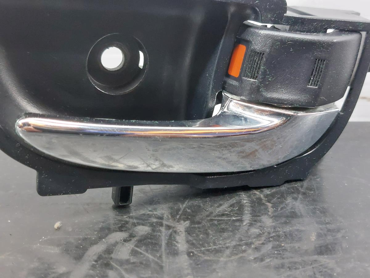 Right front interior door handle TOYOTA Yaris (_P13_) Imagem-3
