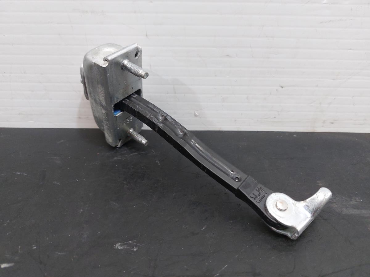 Limitatore porta anteriore sinistro TOYOTA Verso (_R2_)