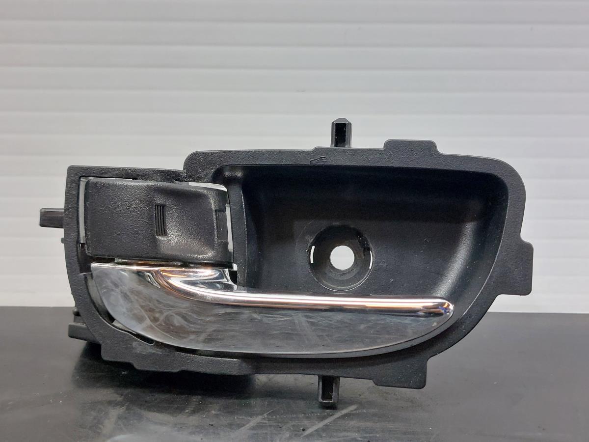 Left front interior door handle TOYOTA Yaris (_P13_)