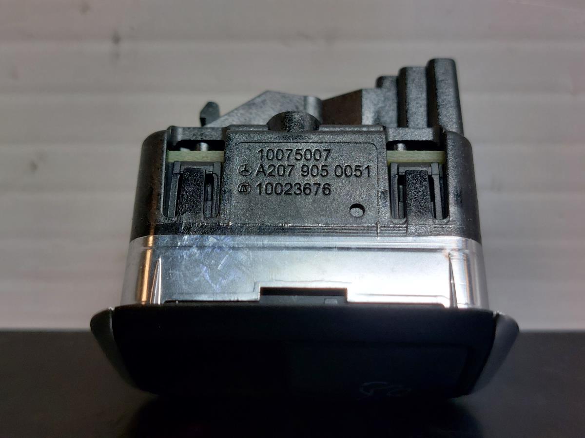 Comando / interruttore alzacristallo anteriore destro MERCEDES-BENZ Classe E Cabriolet (A207) Imagem-2