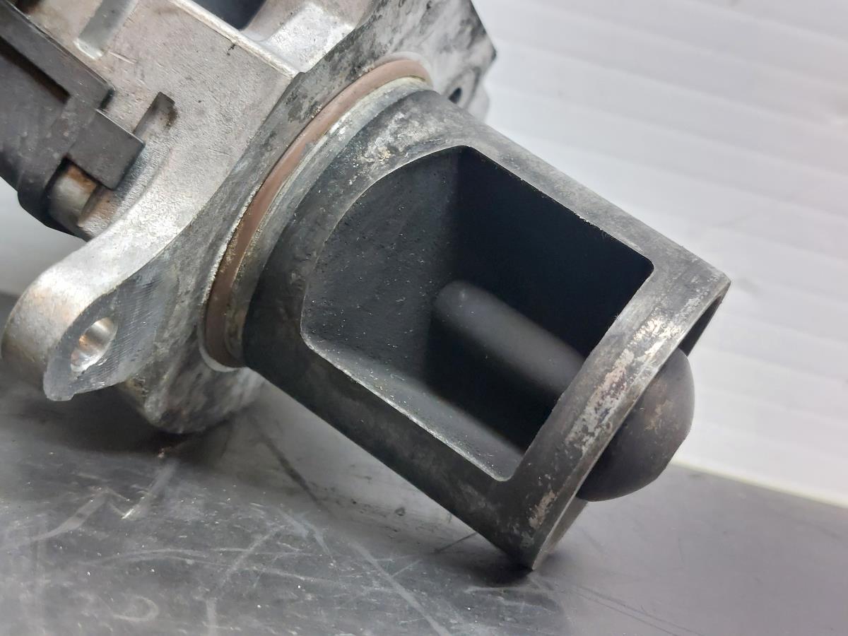 EGR valve MERCEDES-BENZ Classe E Cabriolet (A207) Imagem-4