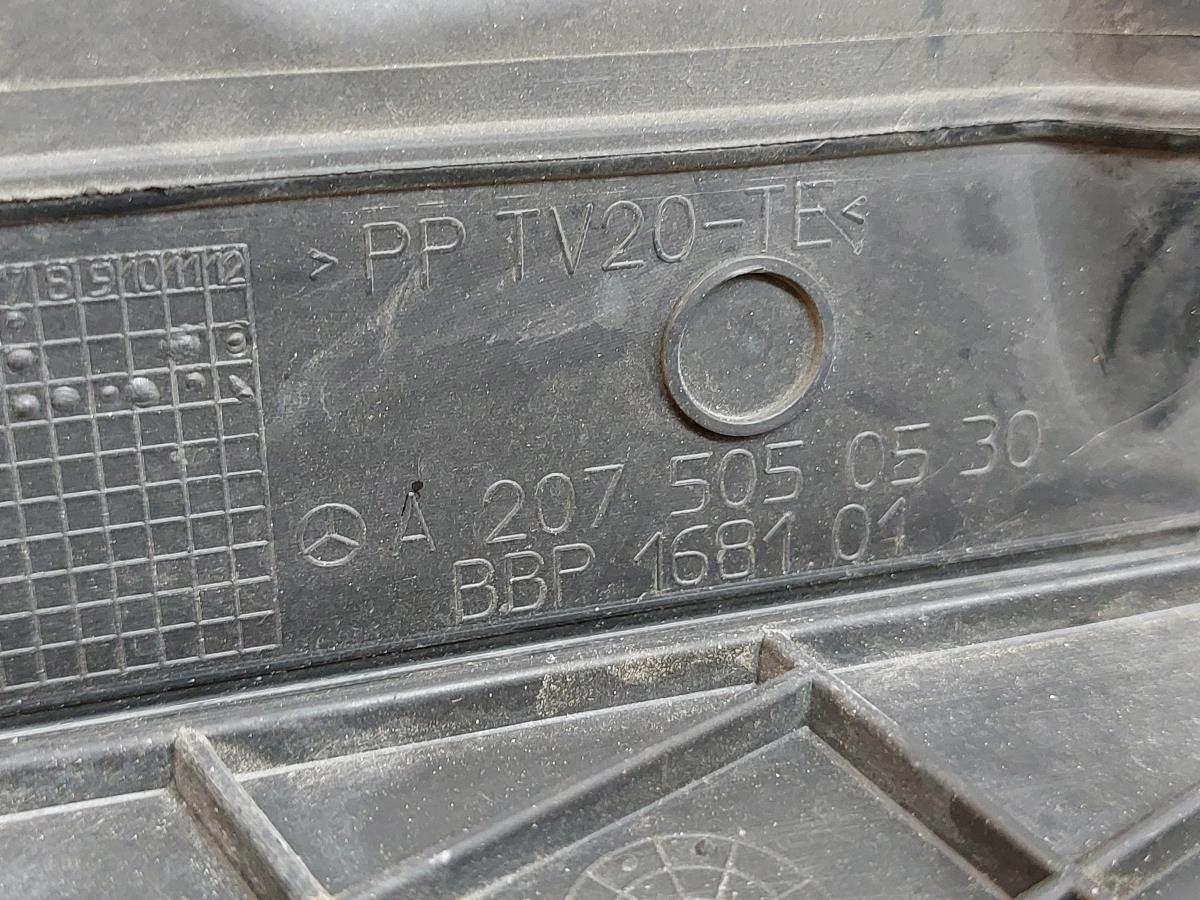 Pièce en plastique générique MERCEDES-BENZ Classe E Cabriolet (A207) Imagem-4