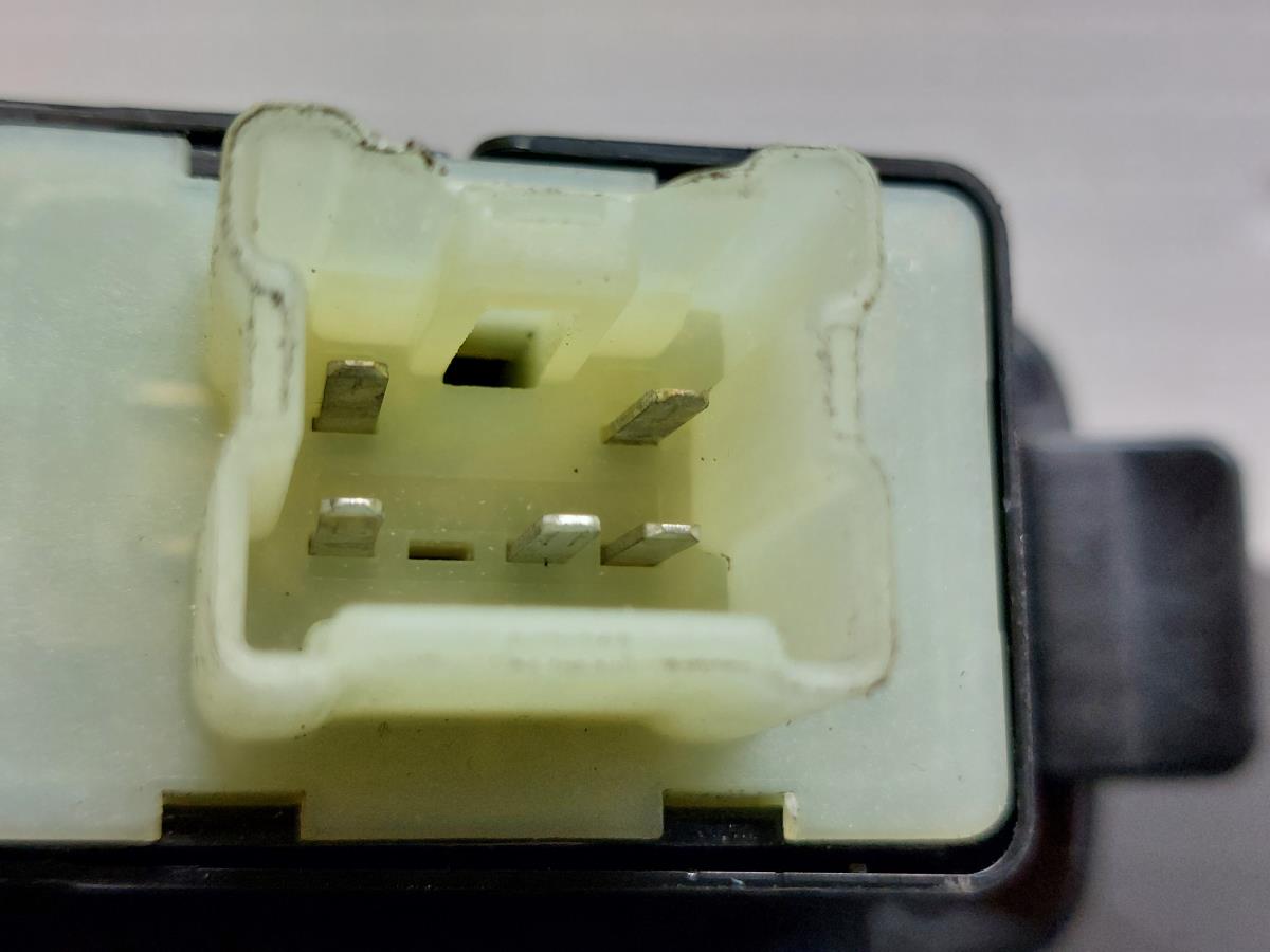 Comando / botão / interruptor vidros frente direito DACIA Jogger Imagem-4