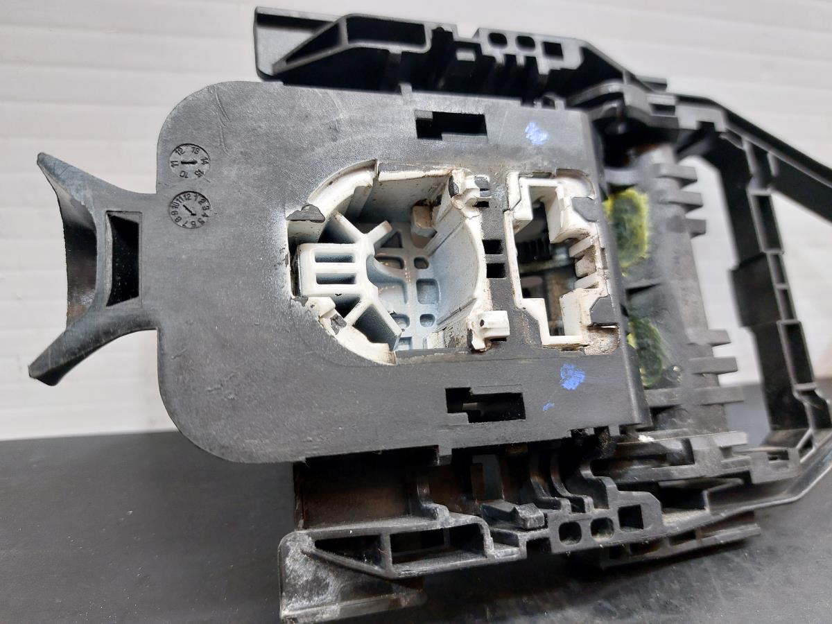 Supporto maniglia porta anteriore destra VOLVO V40 Hatchback Imagem-1