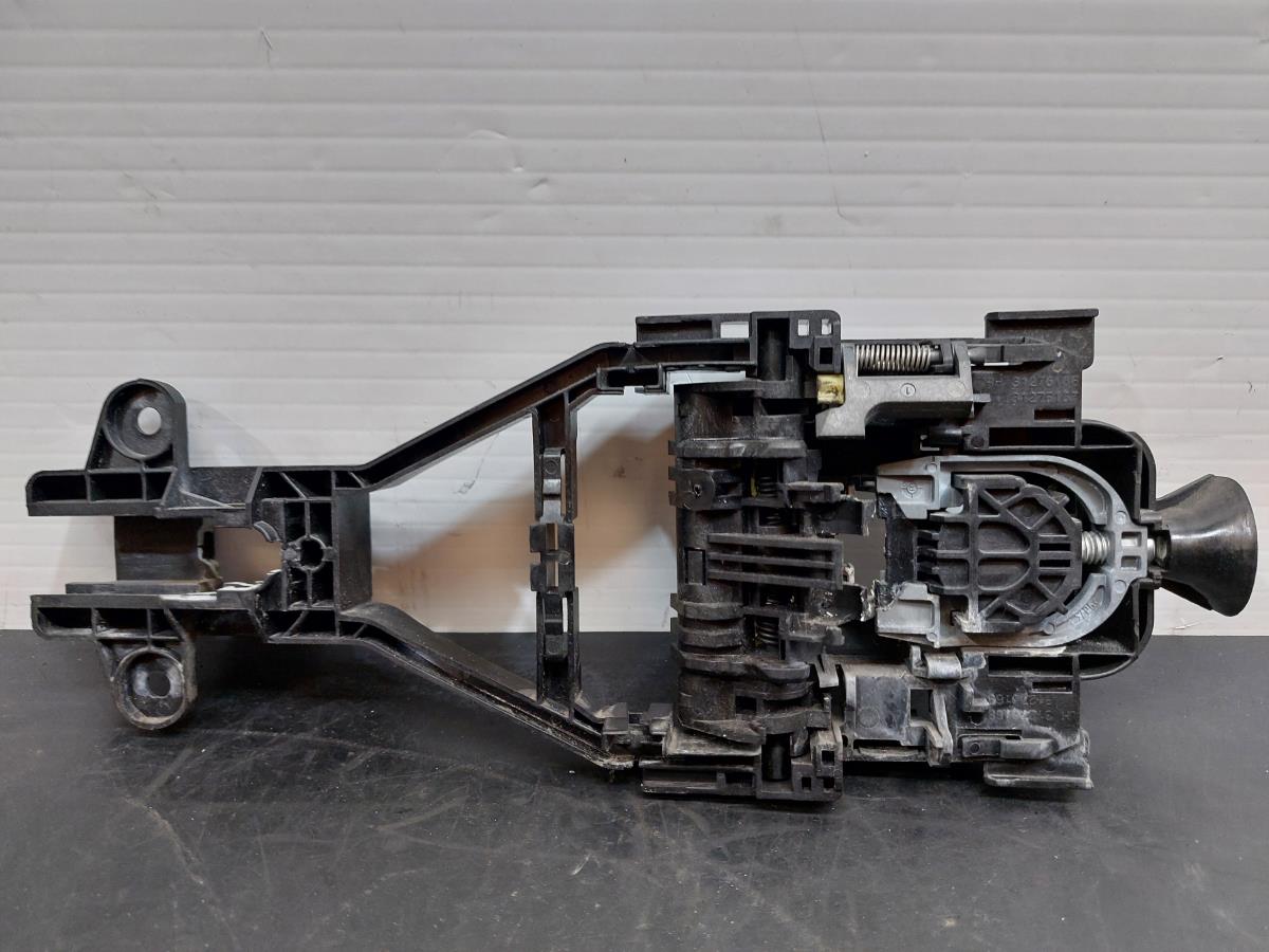 Supporto maniglia porta anteriore destra VOLVO V40 Hatchback Imagem-2