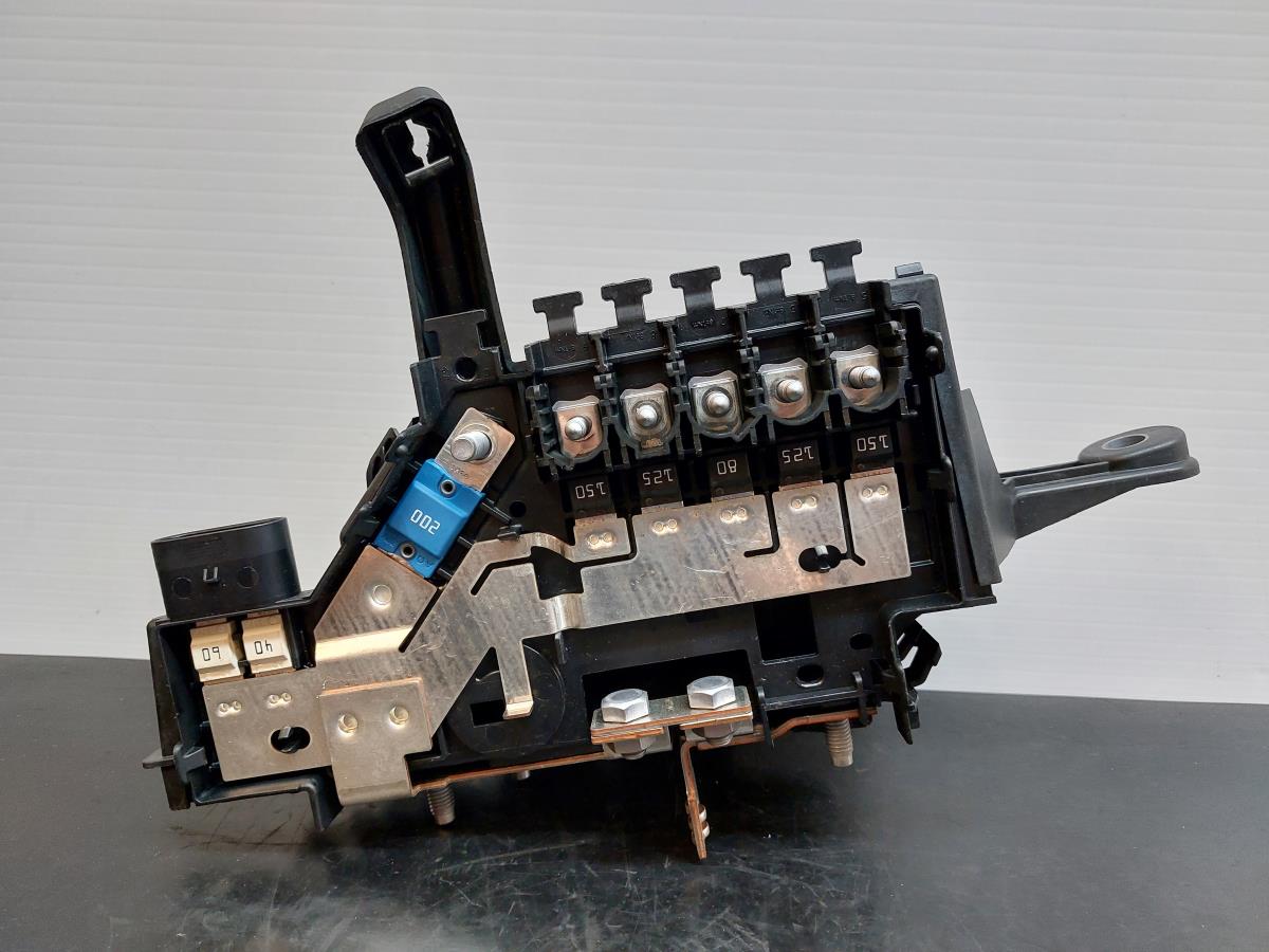 Caixa fusíveis da bateria MERCEDES-BENZ Classe C (W205) Imagem-1