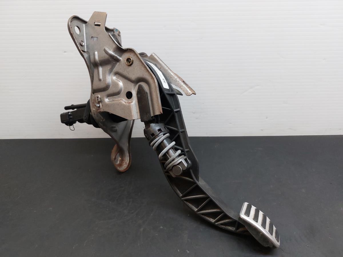 Pedal VOLVO S60 II (134)