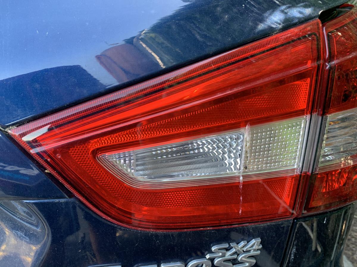 Farolim da mala direito SUZUKI SX4 S-Cross (JY)