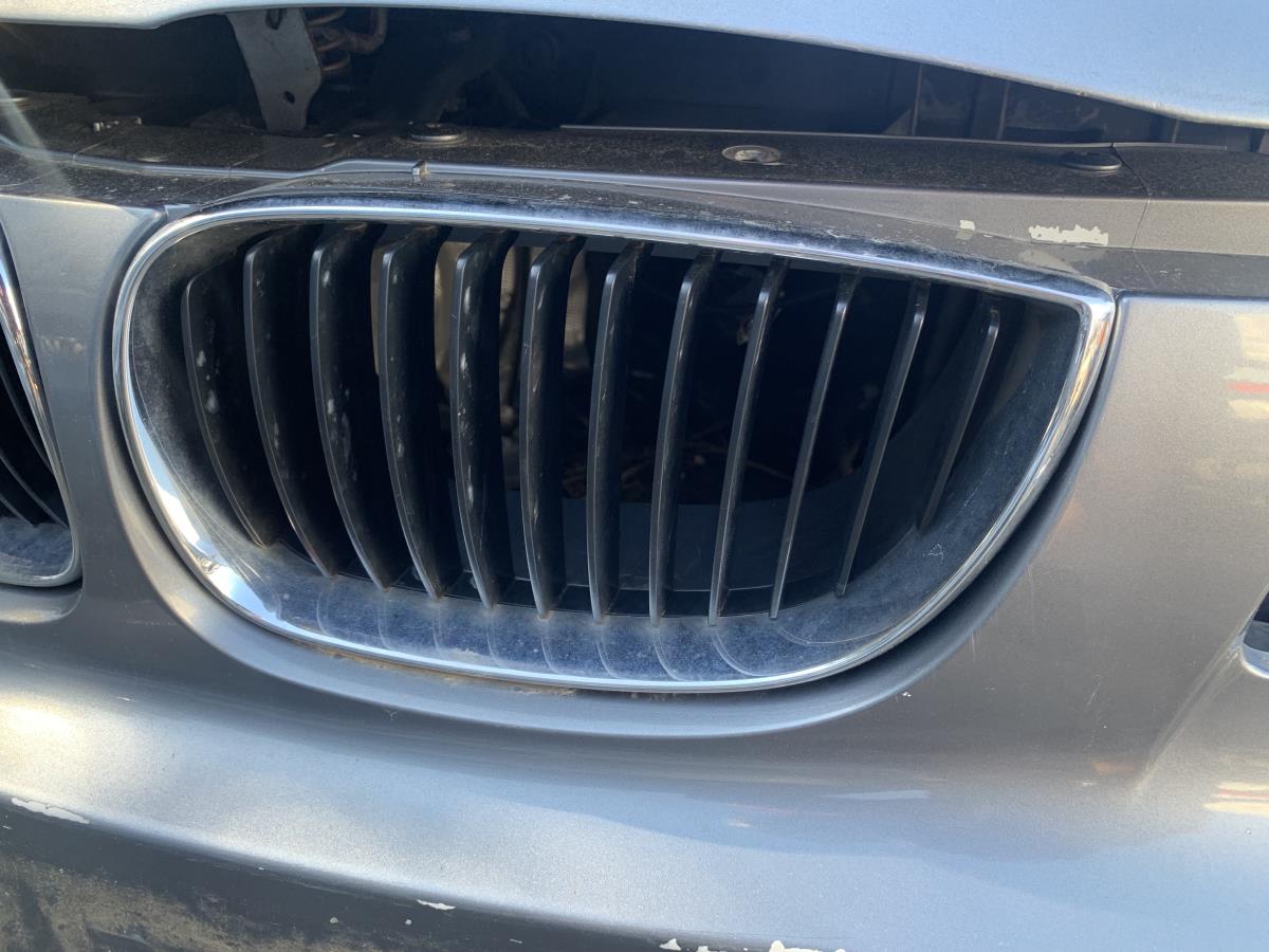 Rejilla delantera BMW 1 (E81)