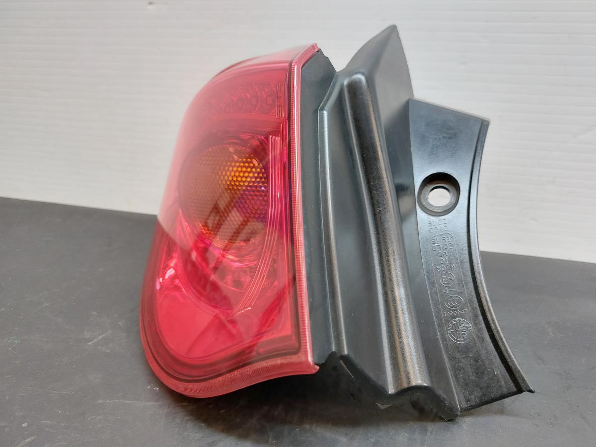 CG94 Fanale Laterale A LED Per Alfa Romeo Giulietta 2010 - Sinistro, Codice OEM 50513758, Marchio Italiano