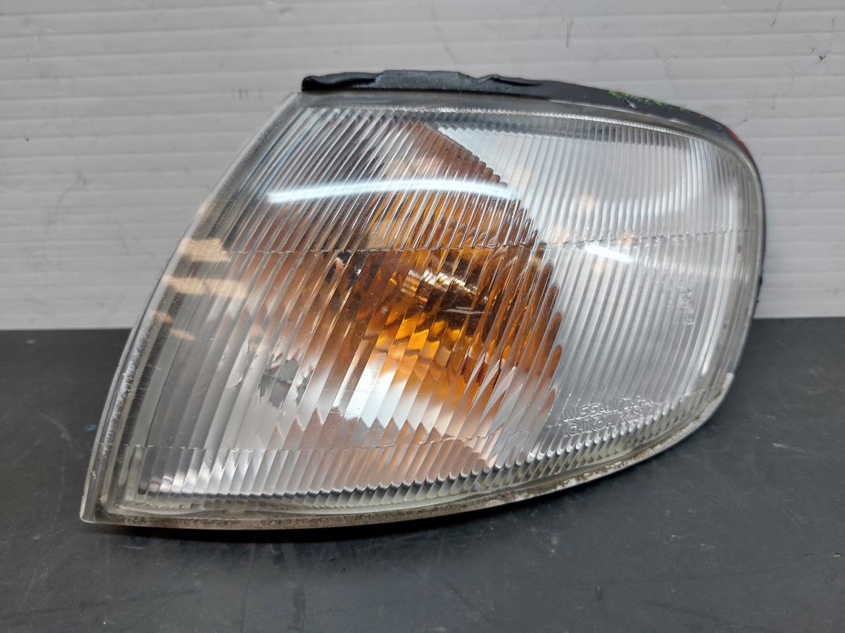 Pisca frente esquerdo NISSAN Almera I Sedan (N15)