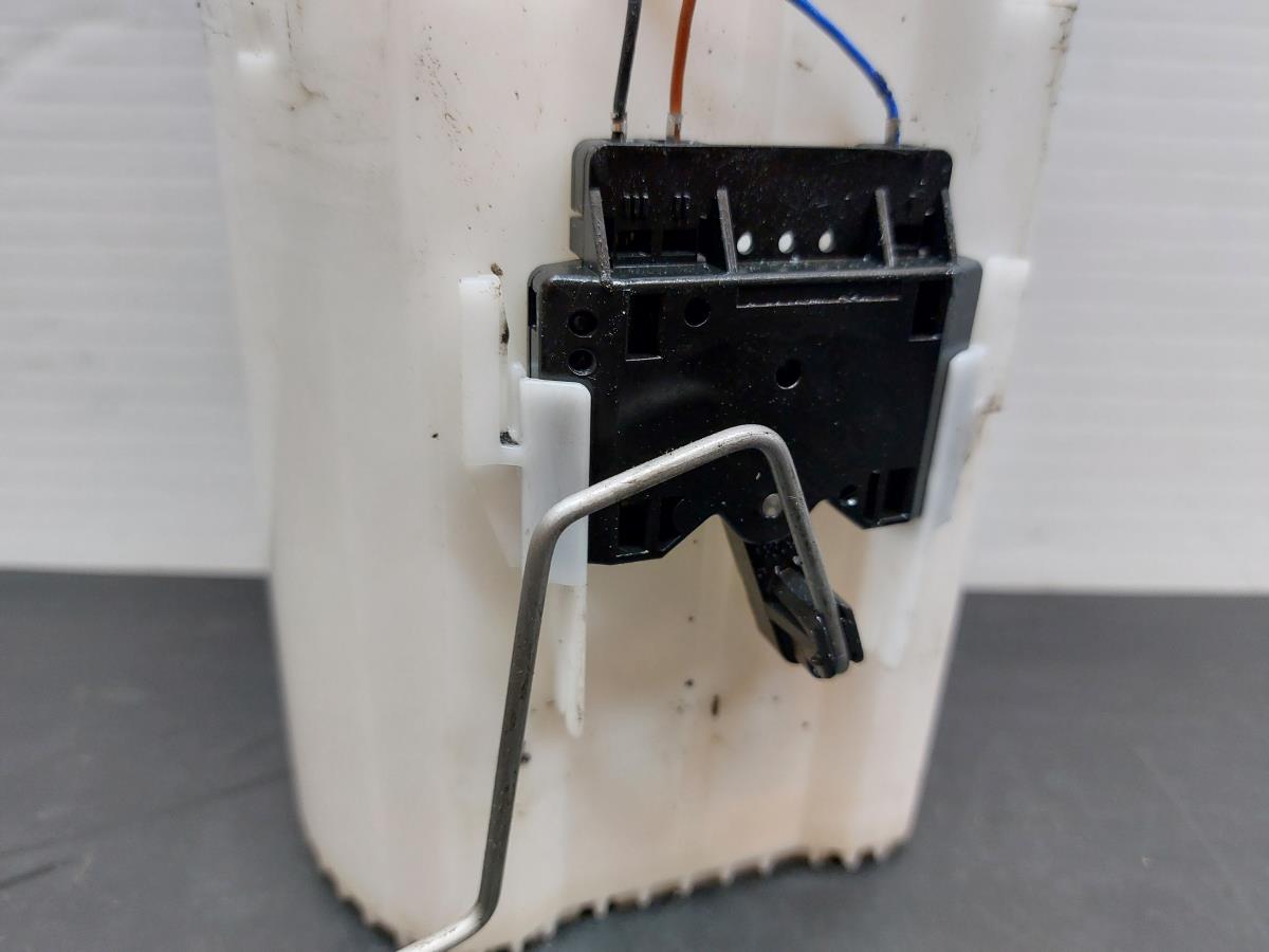 Pompe à carburant AUDI A3 Sportback (8VA, 8VF) Imagem-1