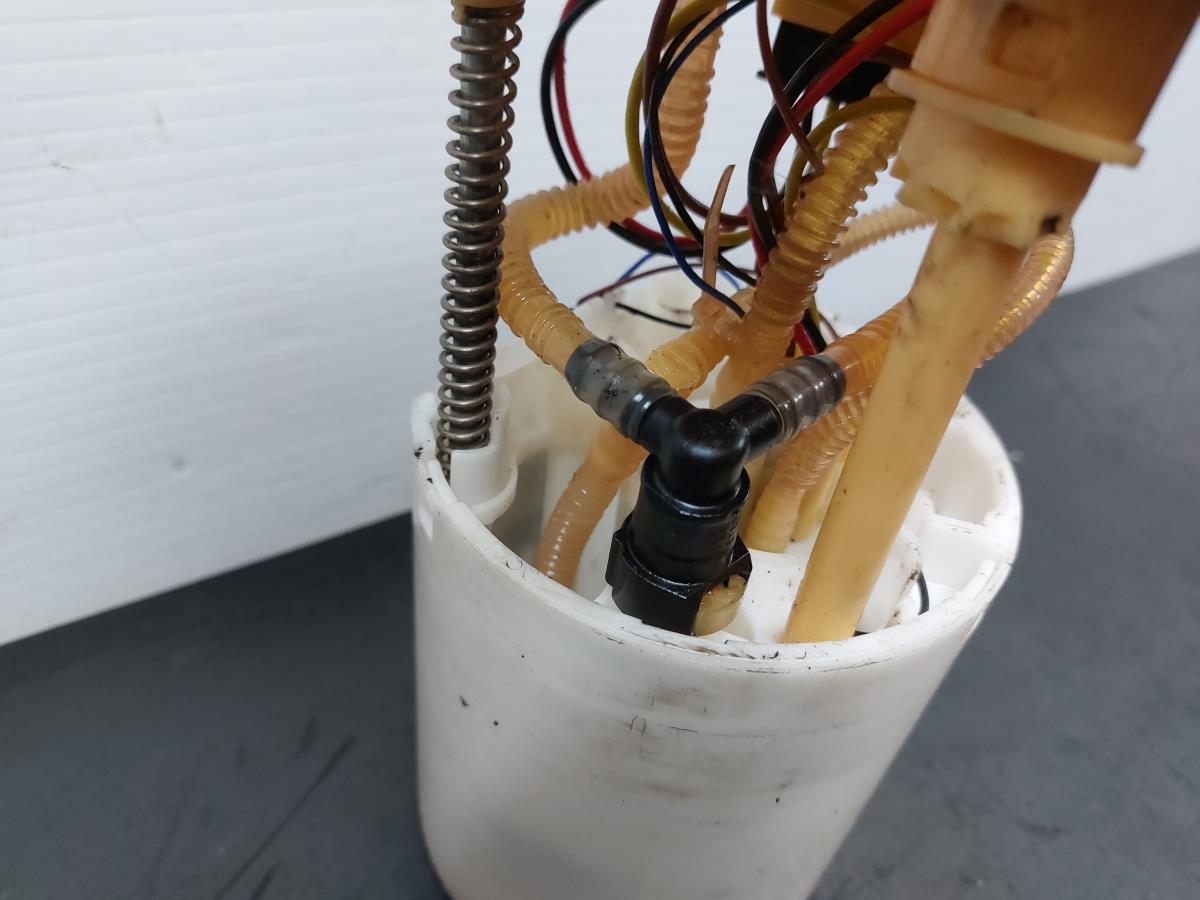 Pompe à carburant AUDI A3 Sportback (8VA, 8VF) Imagem-2