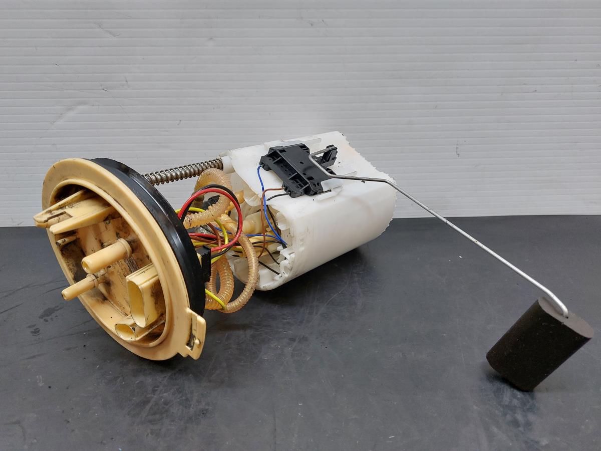 Pompe à carburant AUDI A3 Sportback (8VA, 8VF) Imagem-3