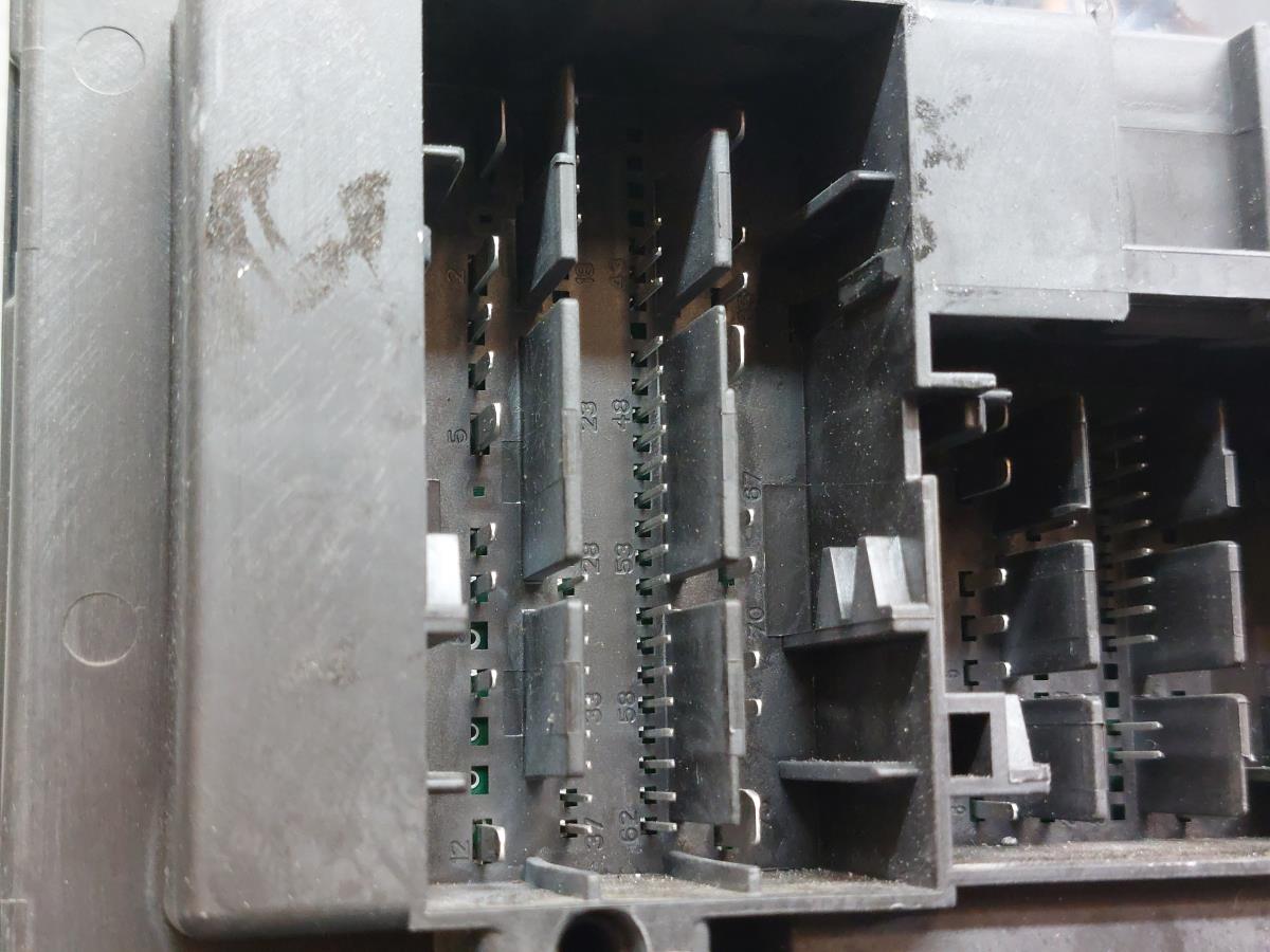 Boîte de fusibles / SAM / BSI AUDI A3 Sportback (8VA, 8VF) Imagem-2