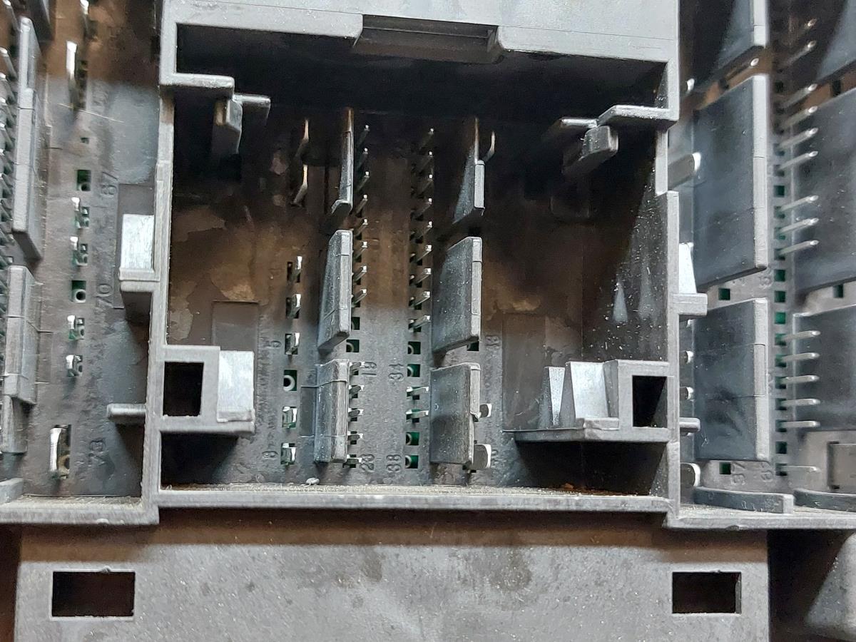 Boîte de fusibles / SAM / BSI AUDI A3 Sportback (8VA, 8VF) Imagem-3