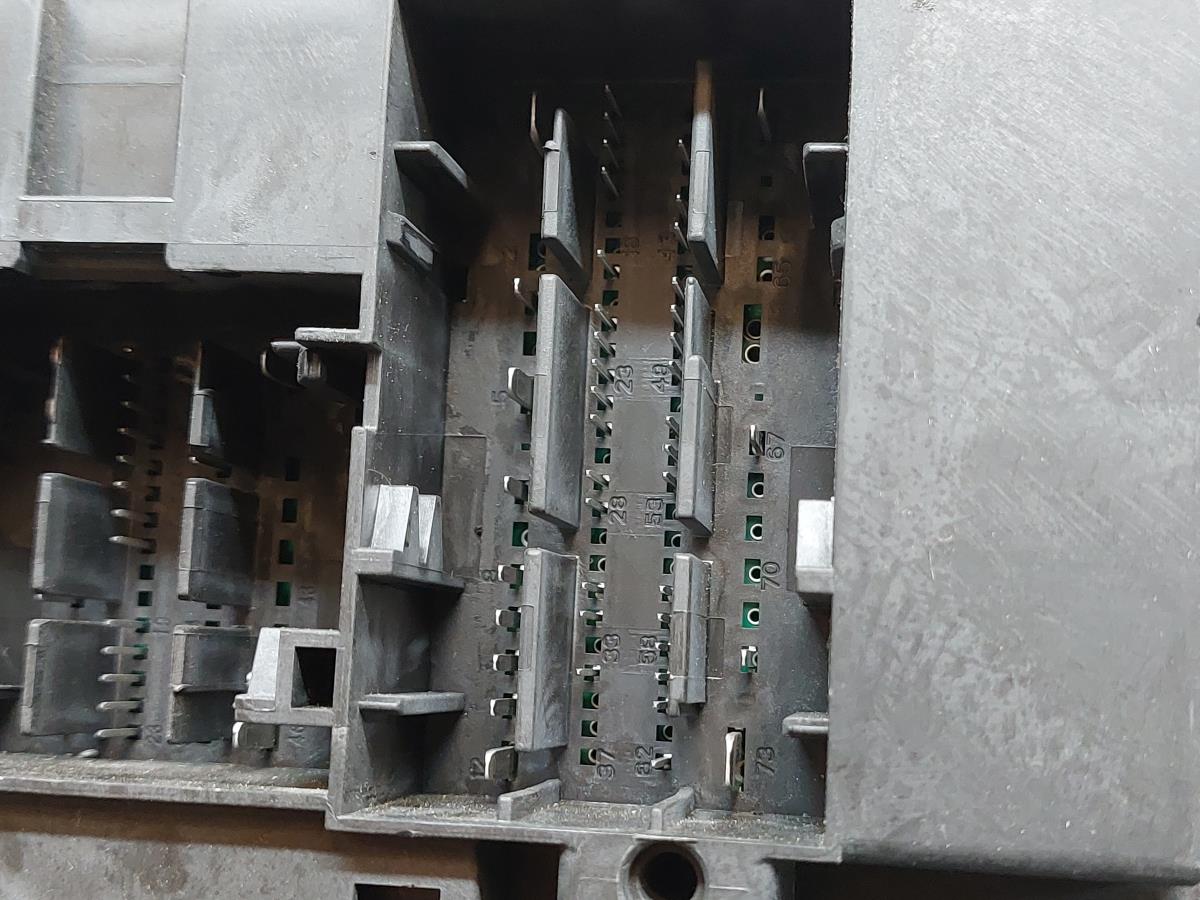 Boîte de fusibles / SAM / BSI AUDI A3 Sportback (8VA, 8VF) Imagem-4