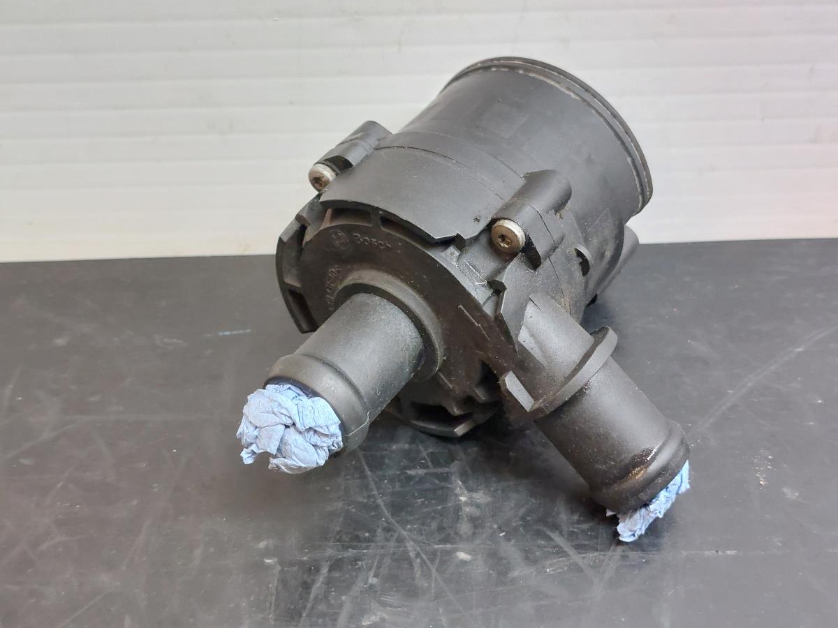 Bomba de agua AUDI A3 Sportback (8VA, 8VF) Imagem-1