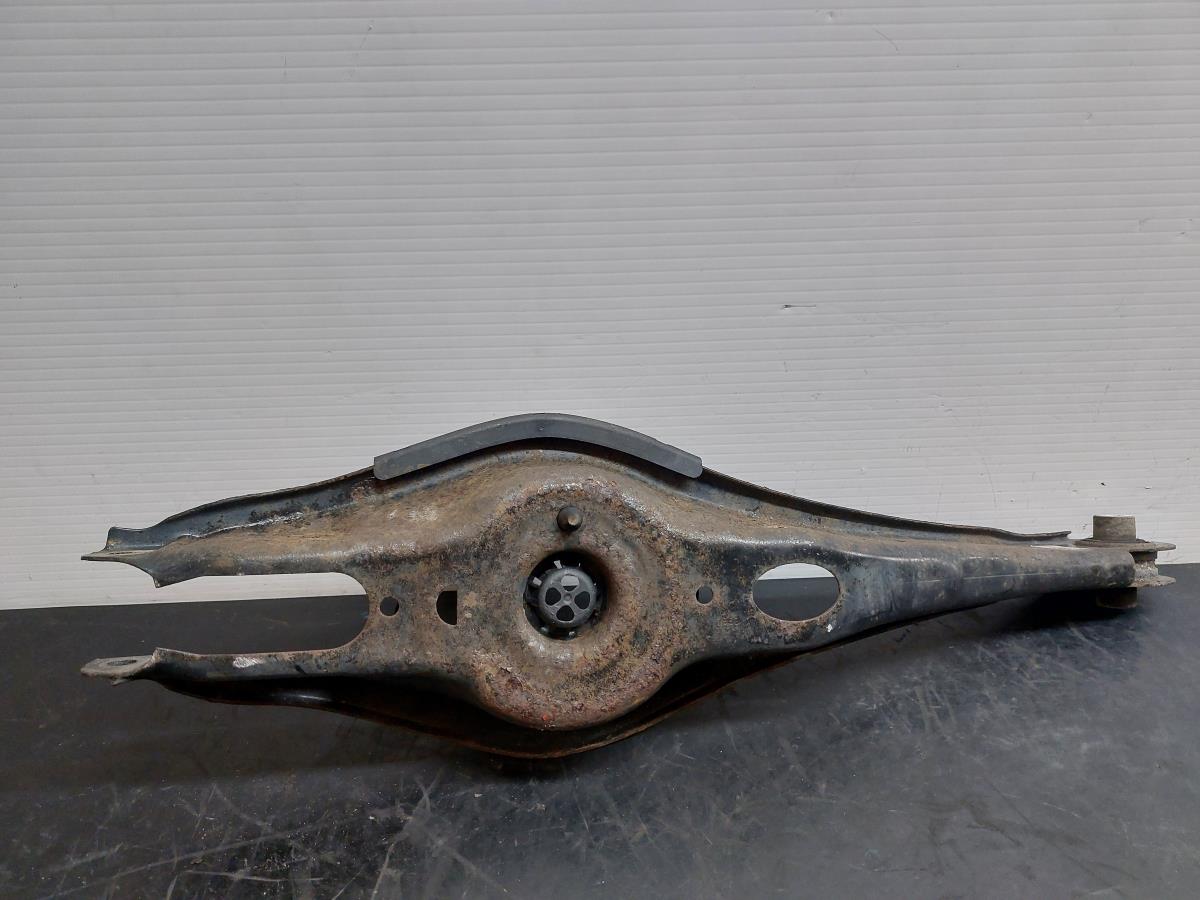 Braccio di sospensione posteriore sinistro AUDI A3 Sportback (8VA, 8VF)