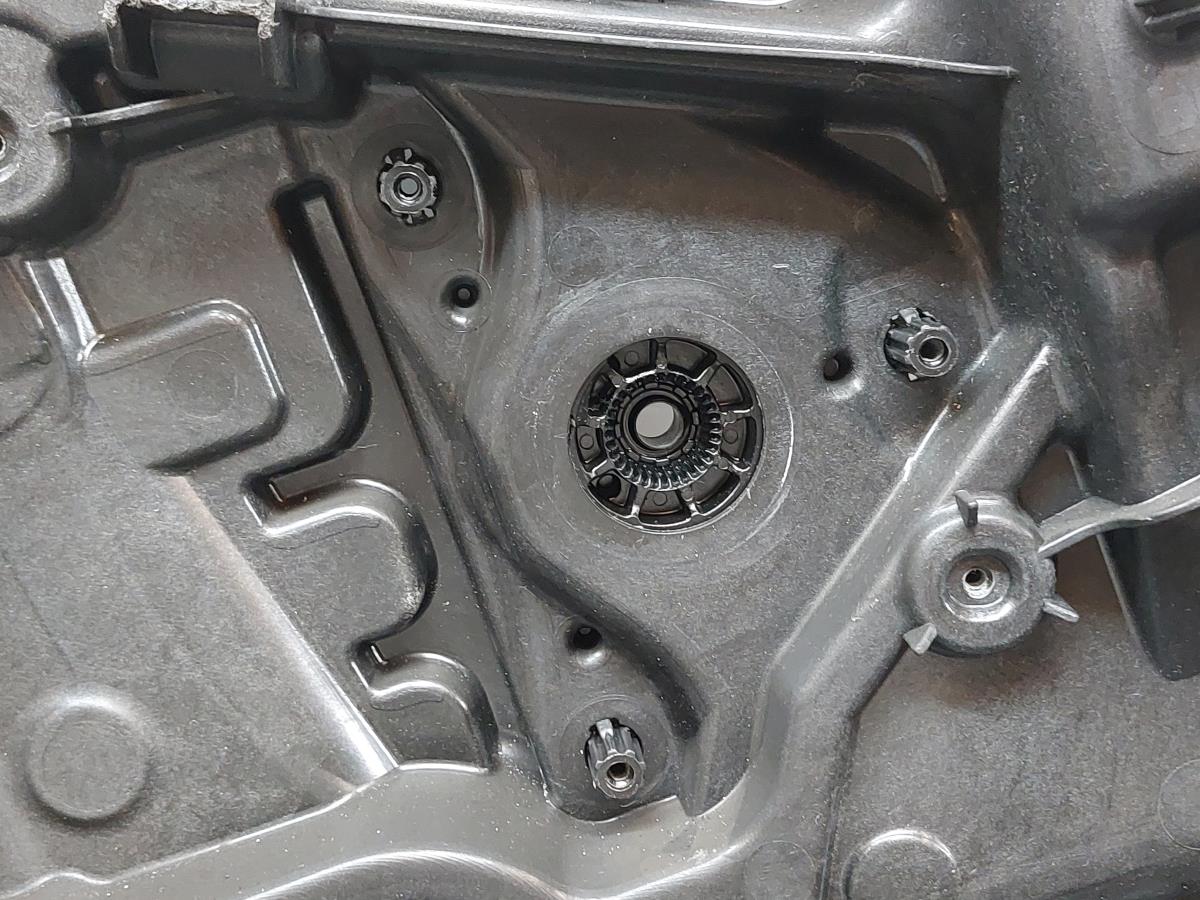 Alzavetro posteriore sinistro BMW 7 (G11, G12) Imagem-5