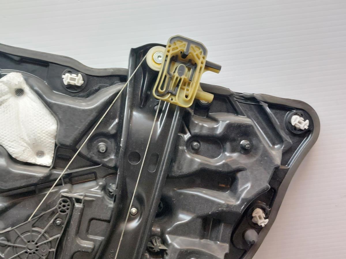 Alzavetro posteriore sinistro BMW 7 (G11, G12) Imagem-10