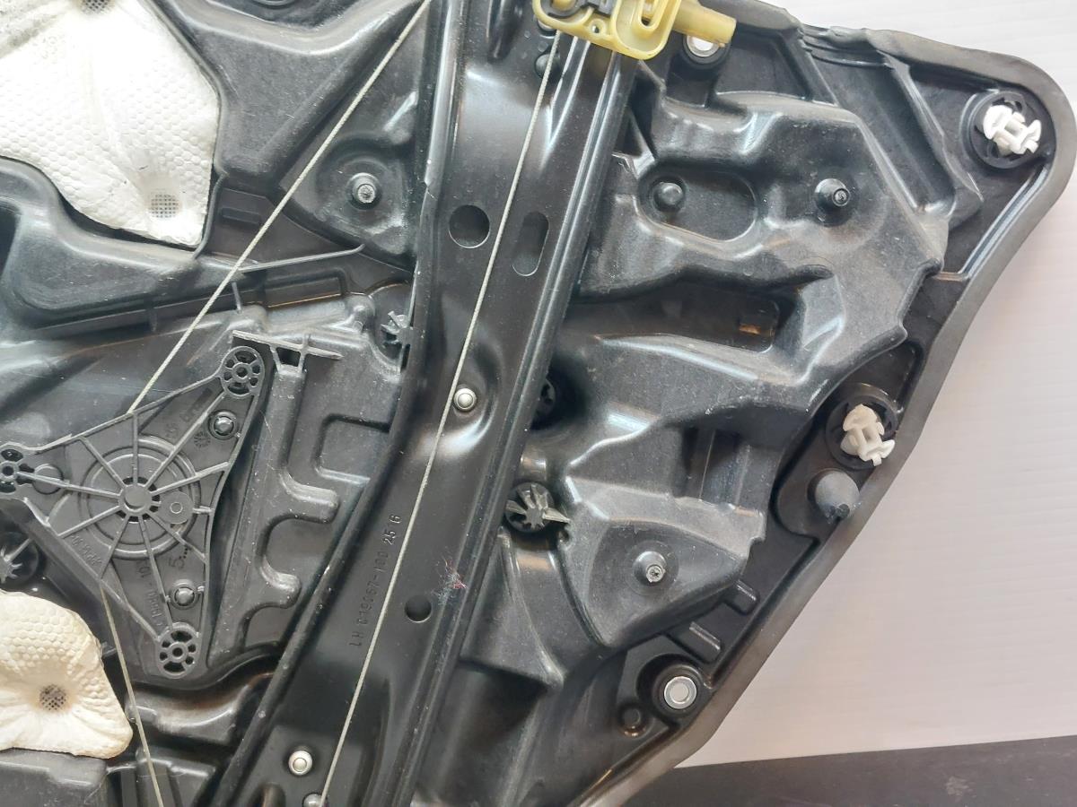 Alzavetro posteriore sinistro BMW 7 (G11, G12) Imagem-9