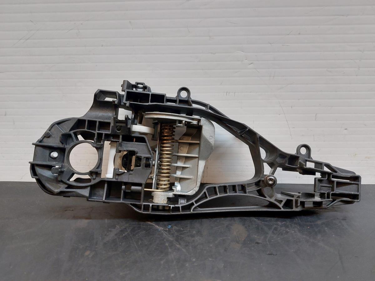 Suporte puxador porta frente esquerdo BMW 7 (G11, G12) | 2015 - 2022