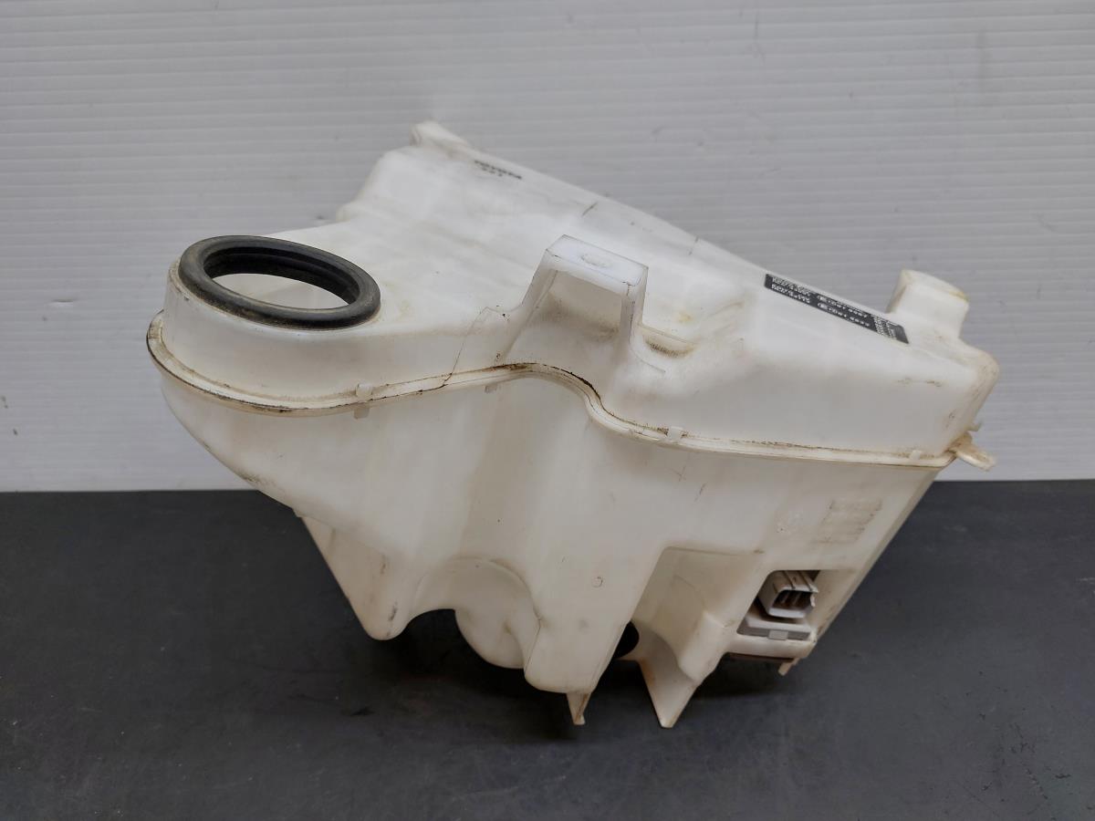 Windshield washer tank TOYOTA Hilux VII Pick Up (_N1_, _N2_, _N3_)