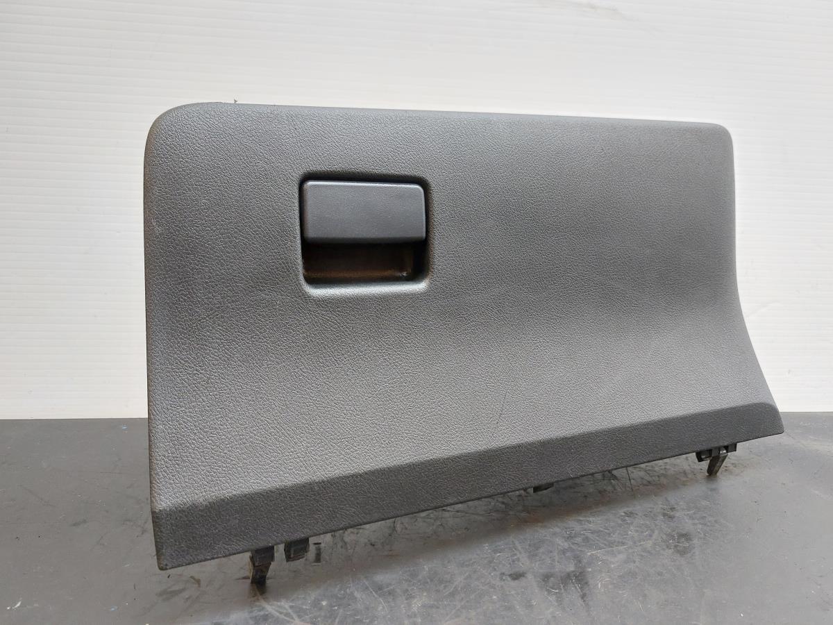 Porta luvas TOYOTA Yaris (_P13_)