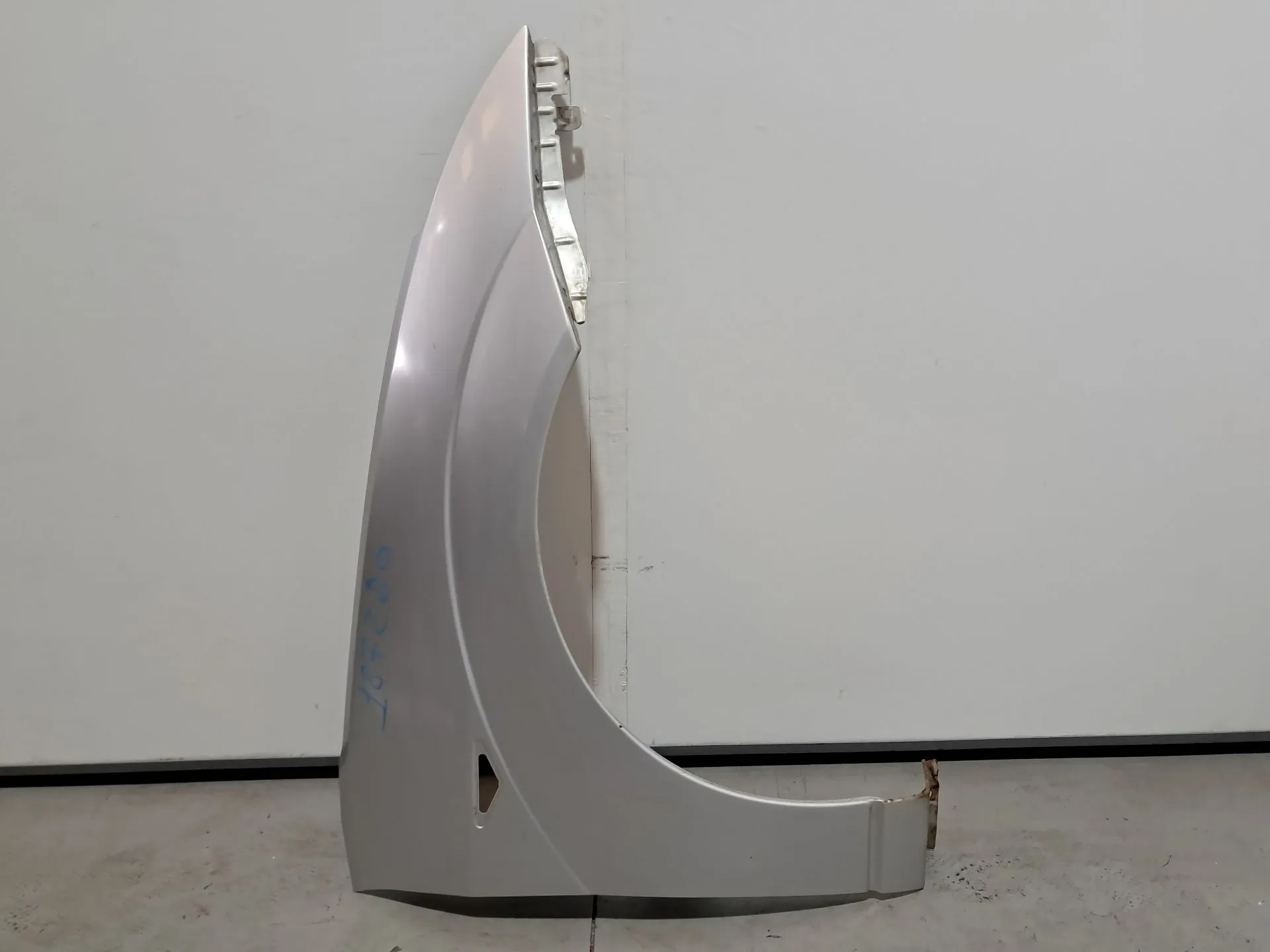 Guardabarros derecho FORD Focus I Carrinha Van (DNW)