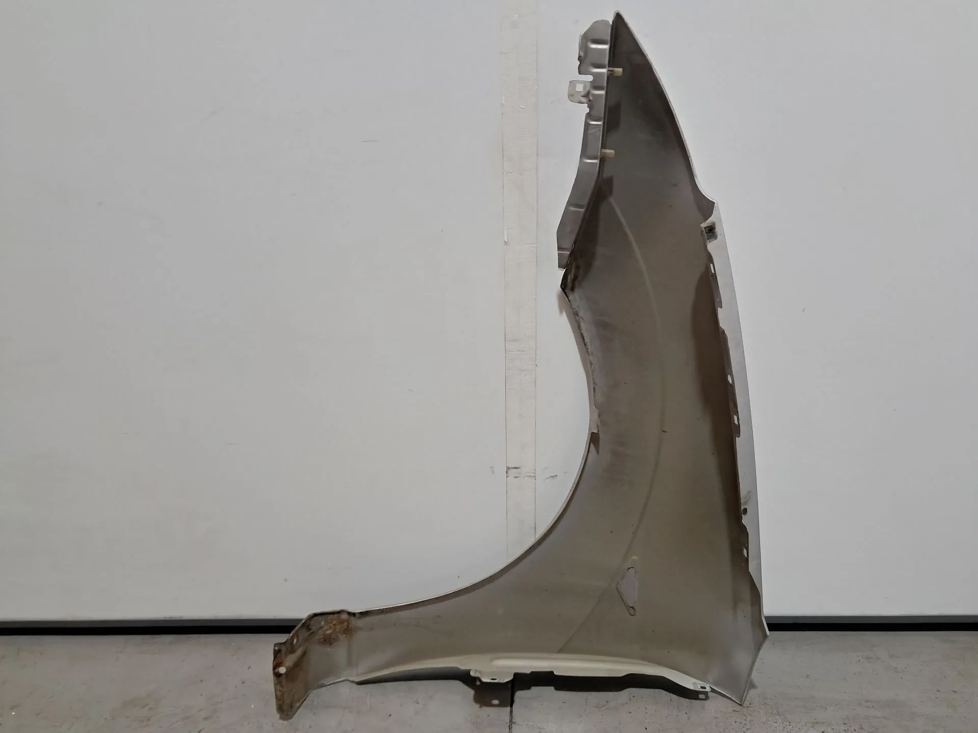 Guardabarros derecho FORD Focus I Carrinha Van (DNW) Imagem-7