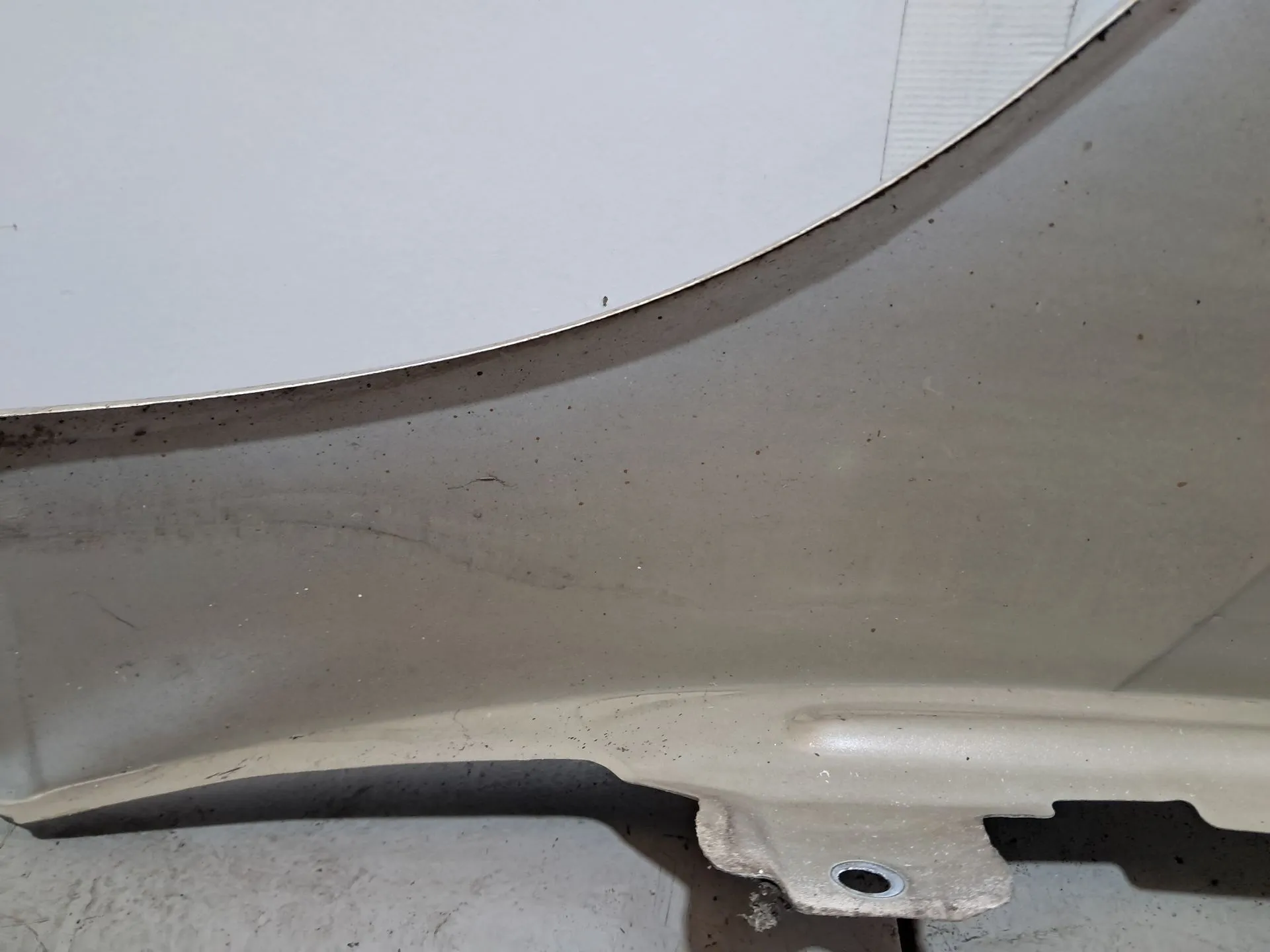 Guardabarros derecho FORD Focus I Carrinha Van (DNW) Imagem-9